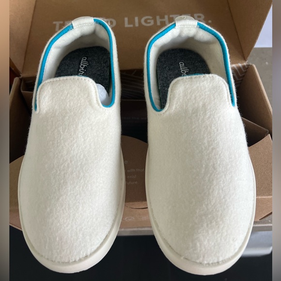 Allbirds Kids Cream Slip-On Slippers with Blue Trim - Picture 1 of 3